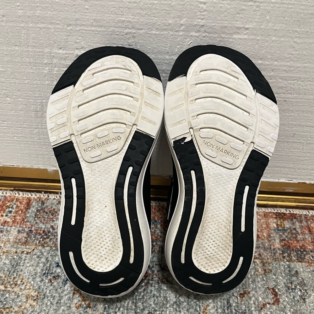 Boys Adidas Sneakers - Picture 4 of 5